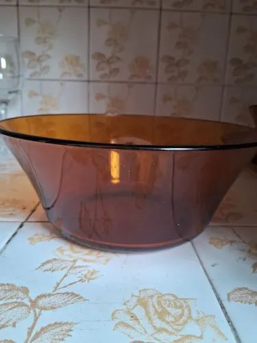 SALADEIRA DURA AMBAR  ANOS 80.