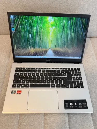 Notebook Acer AMD RYZEN 5 7520U SSD de 256 GB 8 GB de Ram e placa de vídeo dedicada