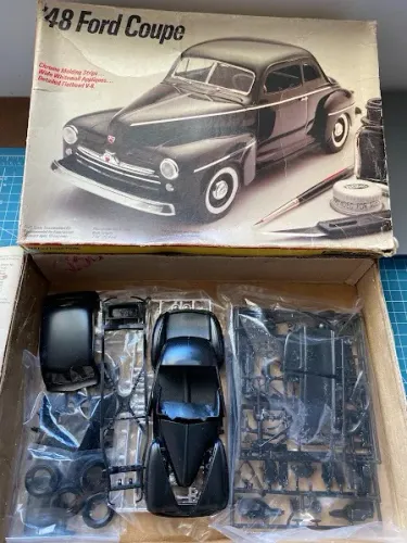 Kit Testors - Ford Coupê 1948 - Escala 1:25