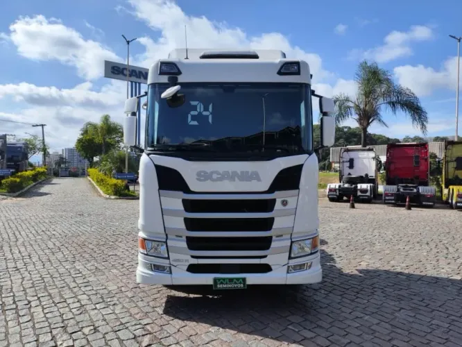 SCANIA R460 A6X2.
