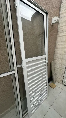 Porta de alumínio branca 70cm