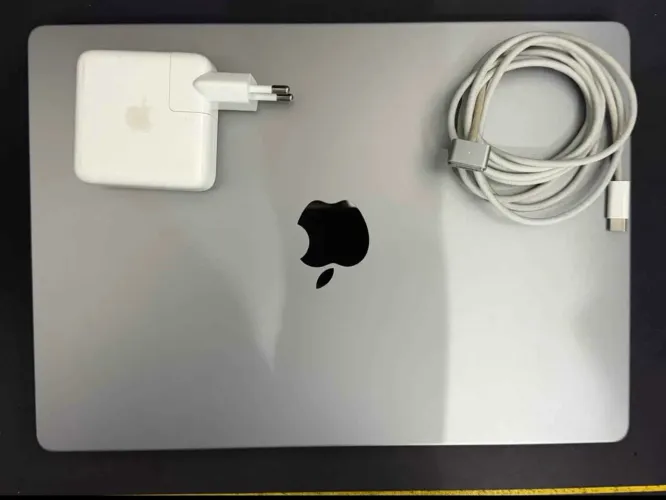 Macbook Pro M2