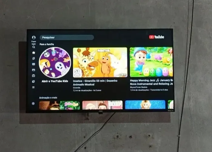 Vendo essa TV ela é smart está funcionando normal