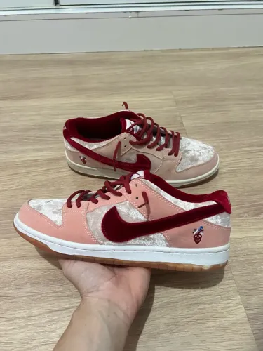 Tenis nike dunk strange love