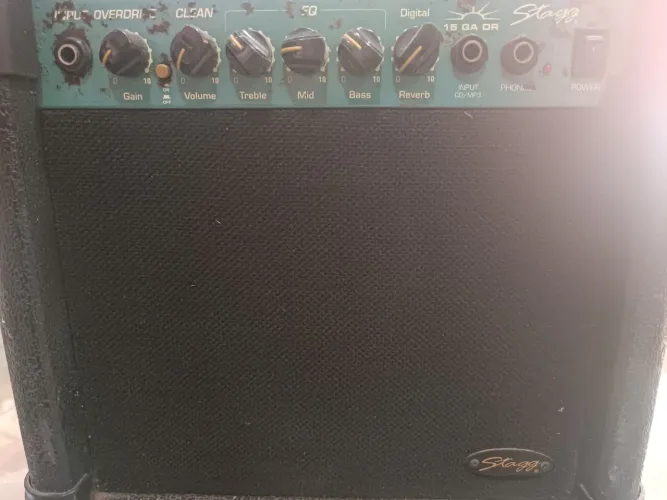 Amplificador de guitarra stagg 25w