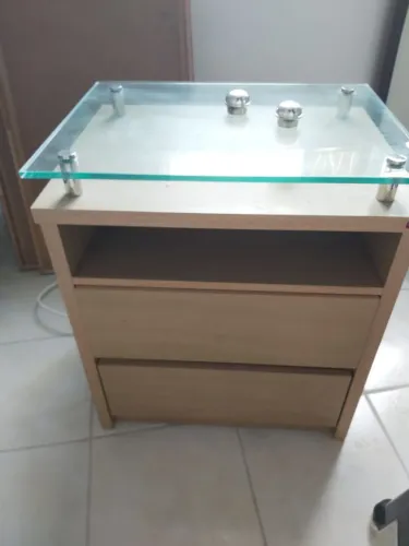 2 mesas de cabeceira