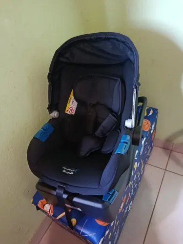 Vendo carrinho galzerano e bebê conforto bori goto
