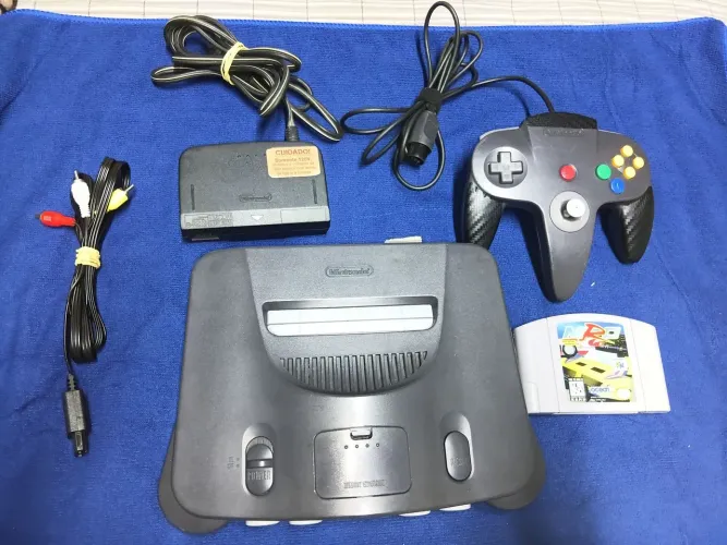 Nintendo 64 completo um Cartucho.
