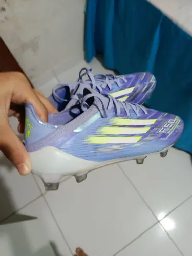 Chuteira de campo f50