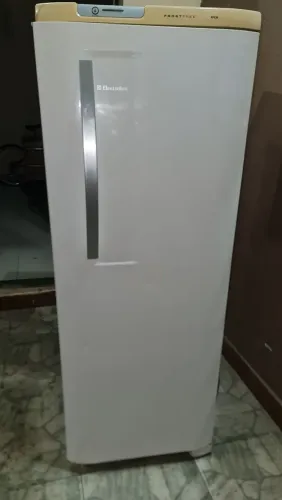 Geladeira 323 litros  Electrolux  frostfree  