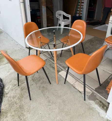 Mesa de jantar 4 cadeiras nova