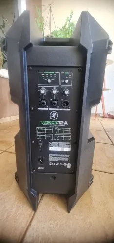 Caixa de som Mackie Thump 12A 1.300W