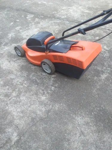 Vendo máquina de corta grama Tramontina funcionando