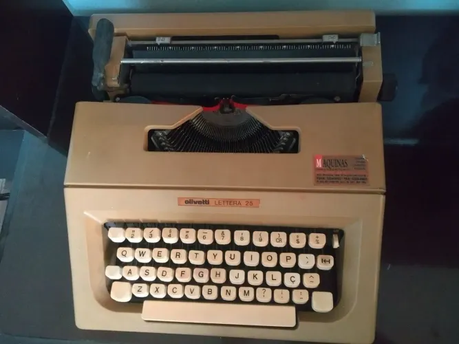 Máquina de Escrever Olivetti Lettera 25 