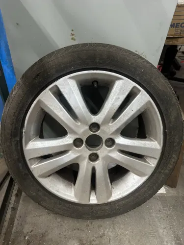 Roda Honda Fit em ótimo estado