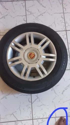 Rodas com pneus do stilo