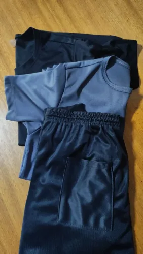 Combo de roupa de treino: 1 calça e 2 camisas dry fit