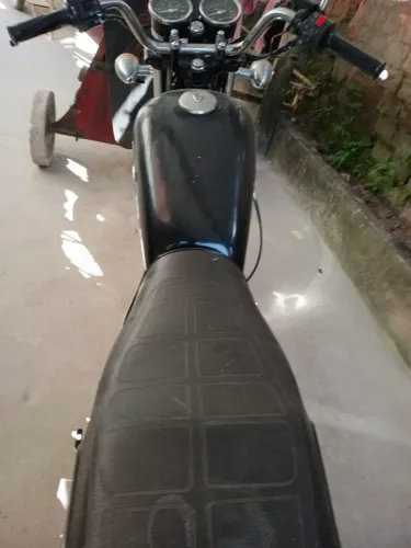 Vendo moto usada e conservada no valor de 5000 mil reais em dinheiro.                     
