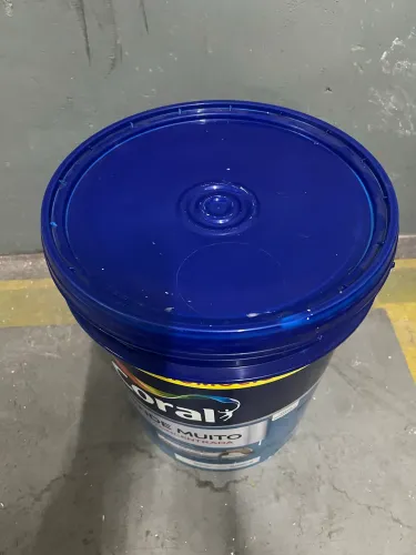 Lata de tinta Coral Rende Muito Branco Neve