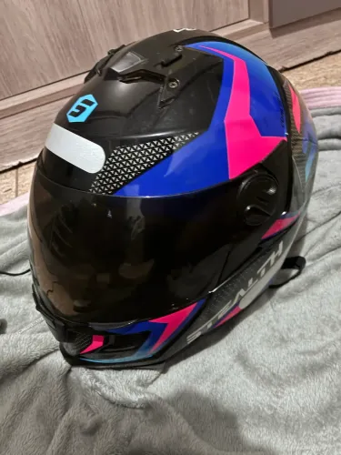 Capacete semi novo tamanho 58