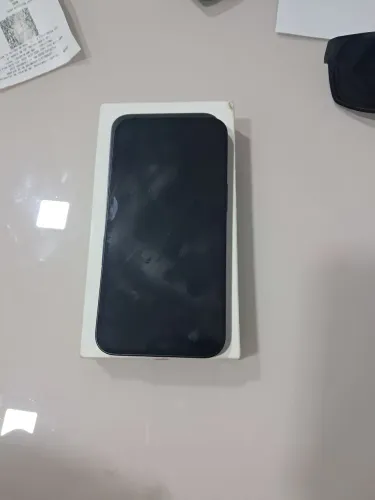 iPhone 16 e de 128 preto na caixa
