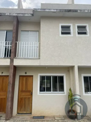 Conforto e Praticidade em São Roque  Casa com Duas Suítes e Varanda no Bairro Marmeleiro