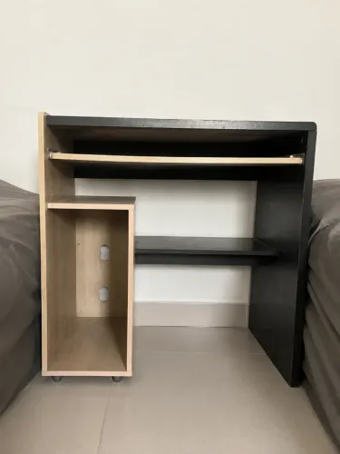 Mesa para Computador / Escritório com Bandeja para Teclado | Usada