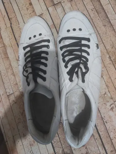 VENDO TÊNIS OSKLEN MASCULINO BRANCO EM COURO . NUMERAÇÃO 43