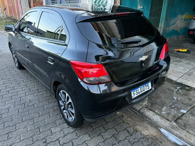 Chevrolet Onix Hatch LTZ 1.4 8V Flex Power Aut. 4P 2015