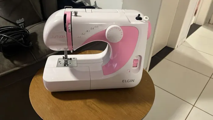 Vendo ou troco maquina de costura da singer