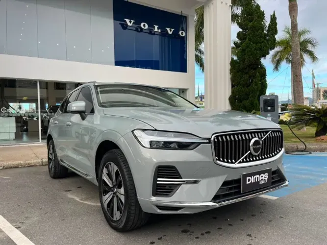 Volvo XC-60 T-8 Plus 2.0 AWD (híbrido) 2025
