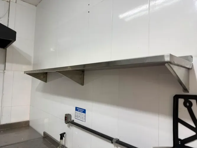 Prateleira Lisa em Aço Inox 190x30 cm - Menos de 1 ano de uso, com NF