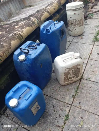 2 bombona azul 50 l + 2 de 25 litros e 1 branca 50 l