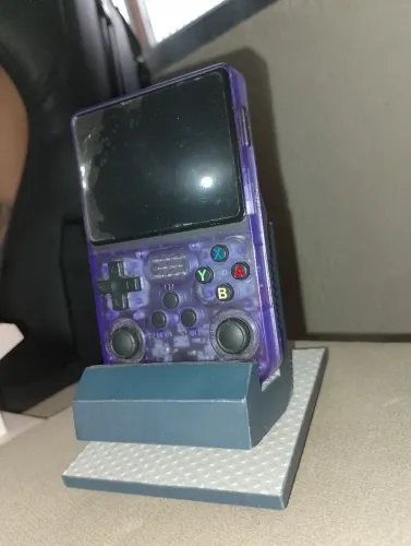 SUPORTE PARA GAME BOY R36S EM MDF ( ÚLTIMA PEÇA) EMBORRACHADO