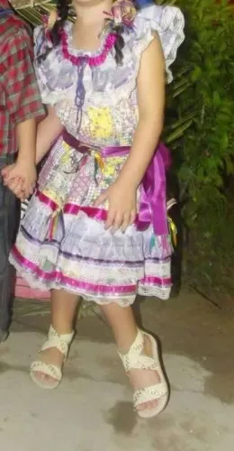 Vestido junino feminino. Veste de 4 a 6 anos