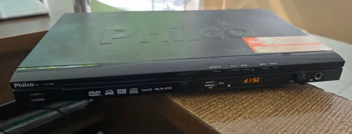 A parelho de DVD philco está funcionando 