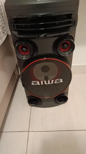 Vende - se uma caixa de som AIWA novinha