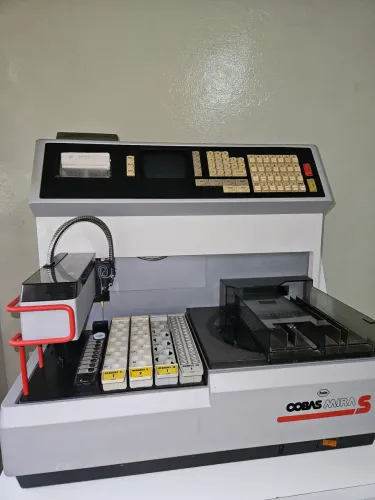 Aparelho cobas mira S funcionando 