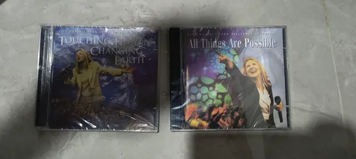 Cd da Banda Hllsong - ALL Tinhgs Are Possível and TOUCHING Heaven changing Earth - Lacrado