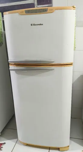 Vendo Geladeira Eletrolux Frost Free, 352 litros