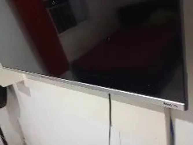 Vendo ou troco uma TV smart de 50 polegadas 4K pega uma TV smart menor com volta para mim