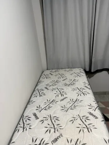 Vendo cama box de solteiro 