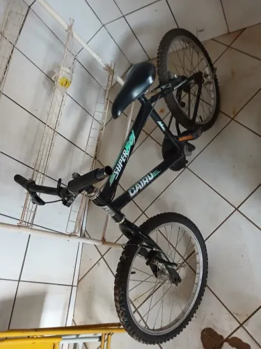 Bicicleta infantil - semi nova