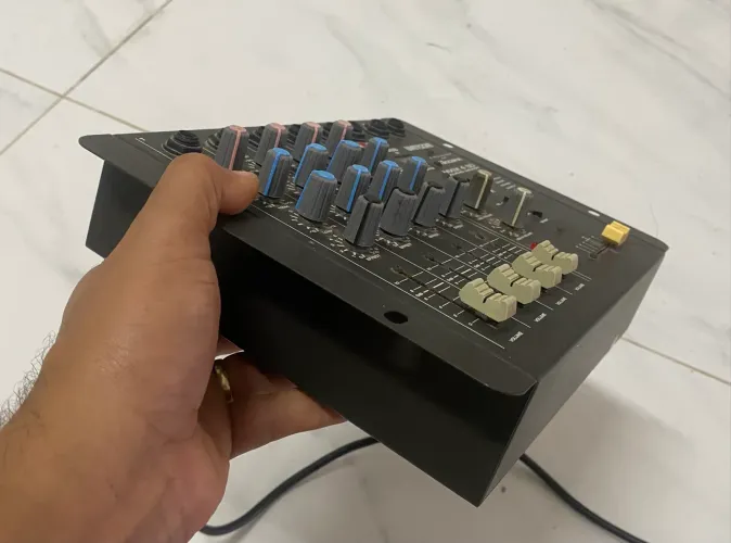 Mesa de som 4 canais
