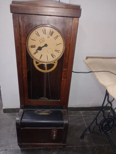 Relógio de ponto antigo