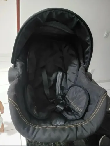 Vende-se bebê conforto