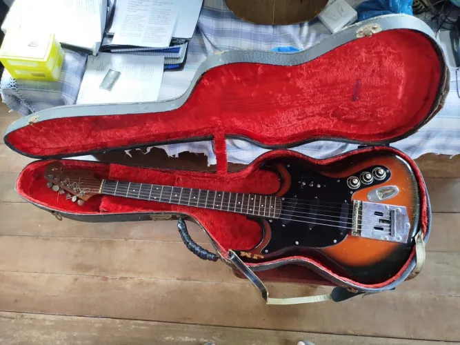 Guitarra Phelpa Apache 1967 + Case Madeira Aveludado