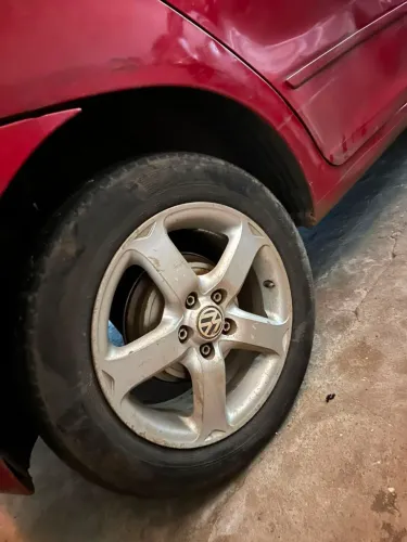 Vendo lindas rodas originais 5 furos