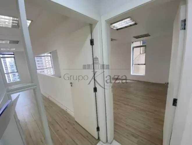 Sala Comercial - Edificio Mercantil - 462 m²