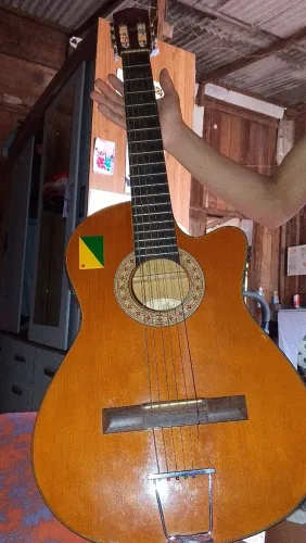 Vendo esse violão 